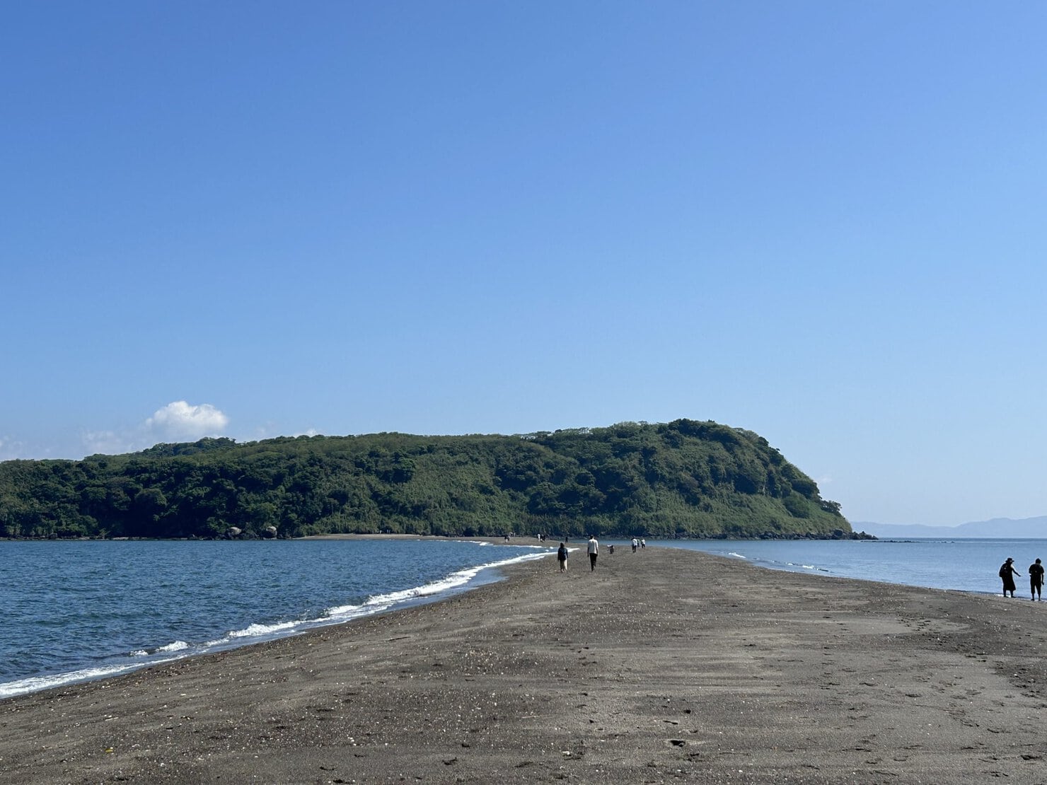 知林ケ島の干潮時の砂の道
