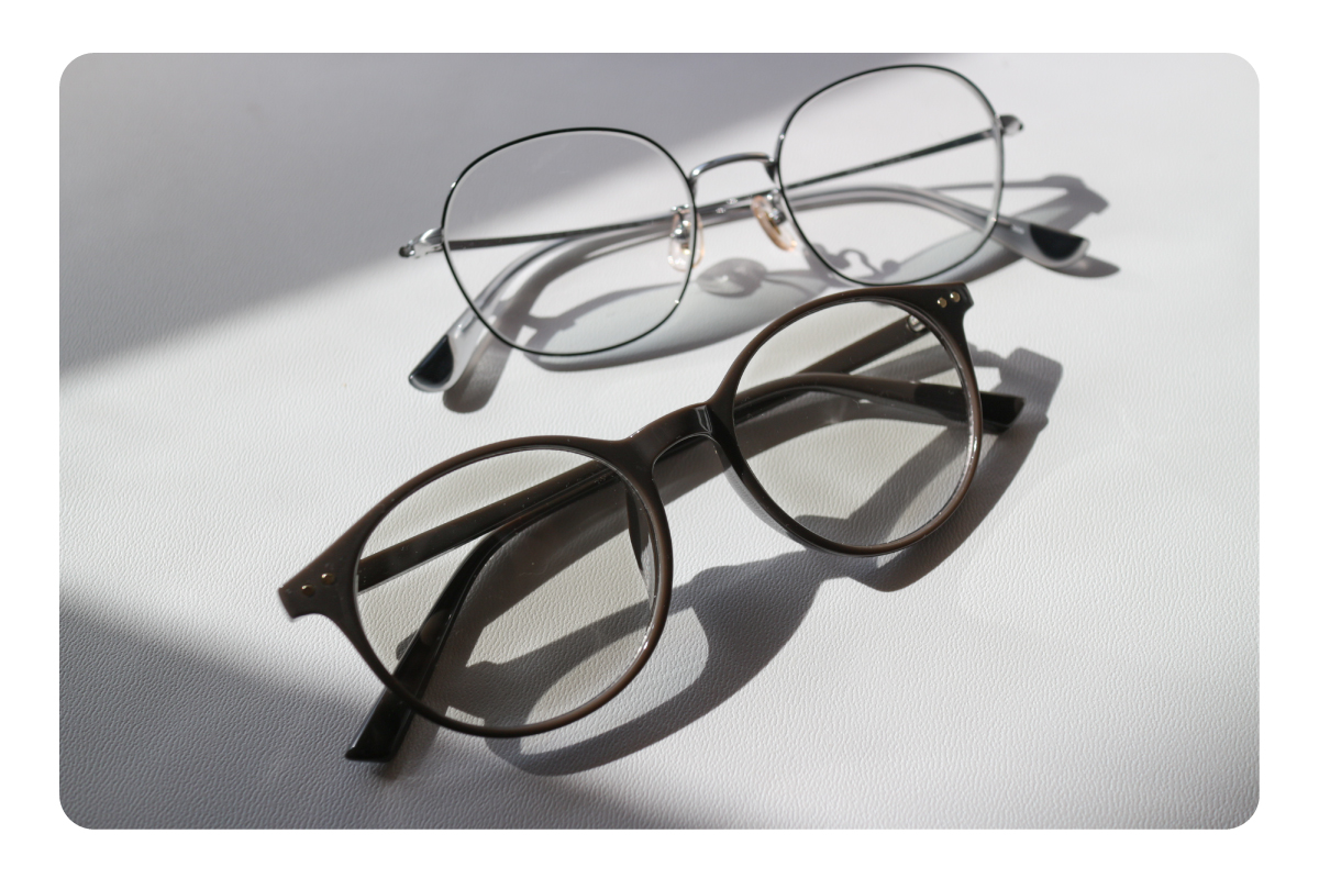 リンネル7月号増刊付録の調光サングラスと、通常のレンズの眼鏡