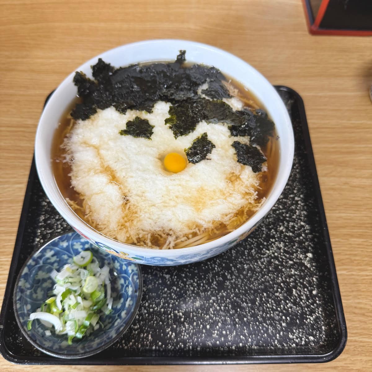 青森・弘前三忠食堂の津軽そばのとろろそば