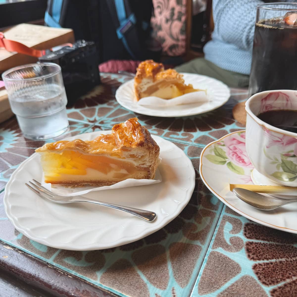 青森・弘前にある昭和レトロな喫茶店煉瓦亭のアップルパイ