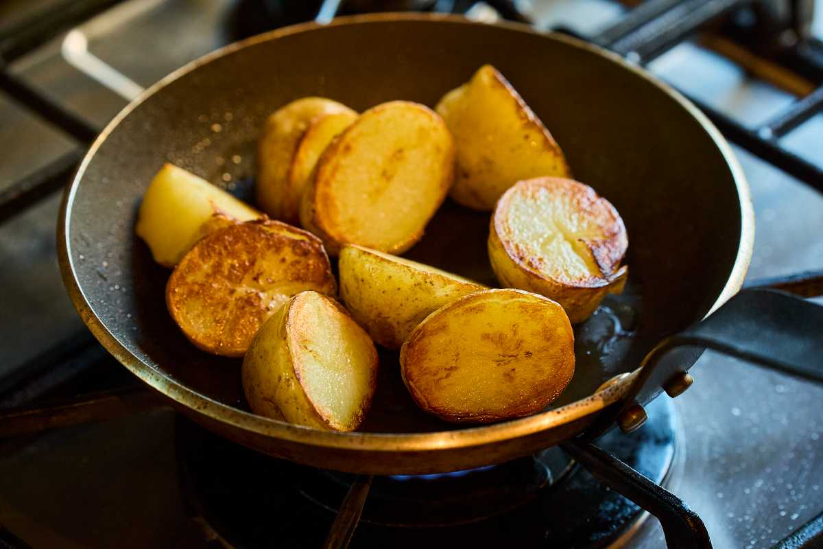 【ツレヅレハナコさんのおつまみレシピ ビール編】「焼き新じゃがの明太子ヨーグルトソース添え