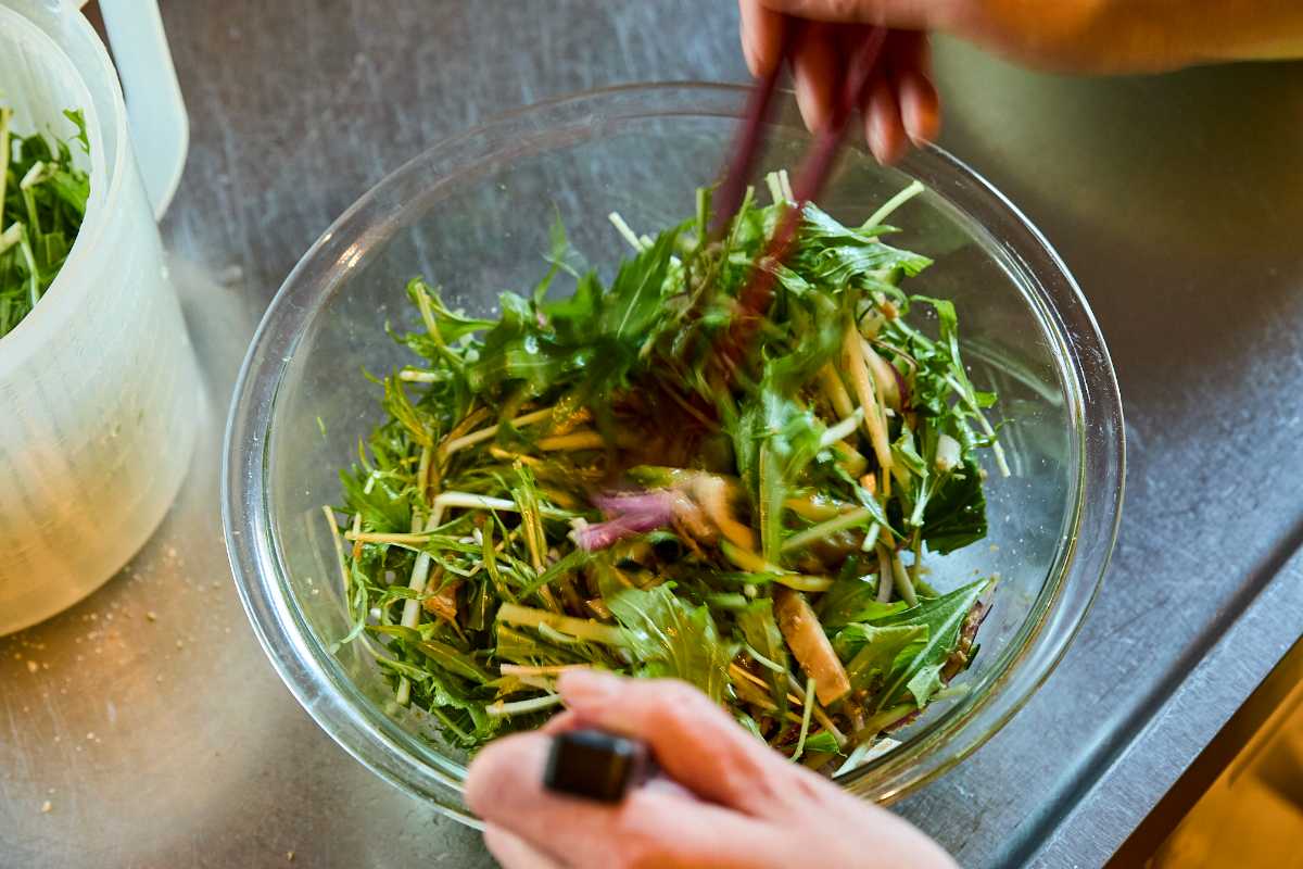 【ツレヅレハナコさんのおつまみレシピ ワイン編】「市販しめさばのサラダ」