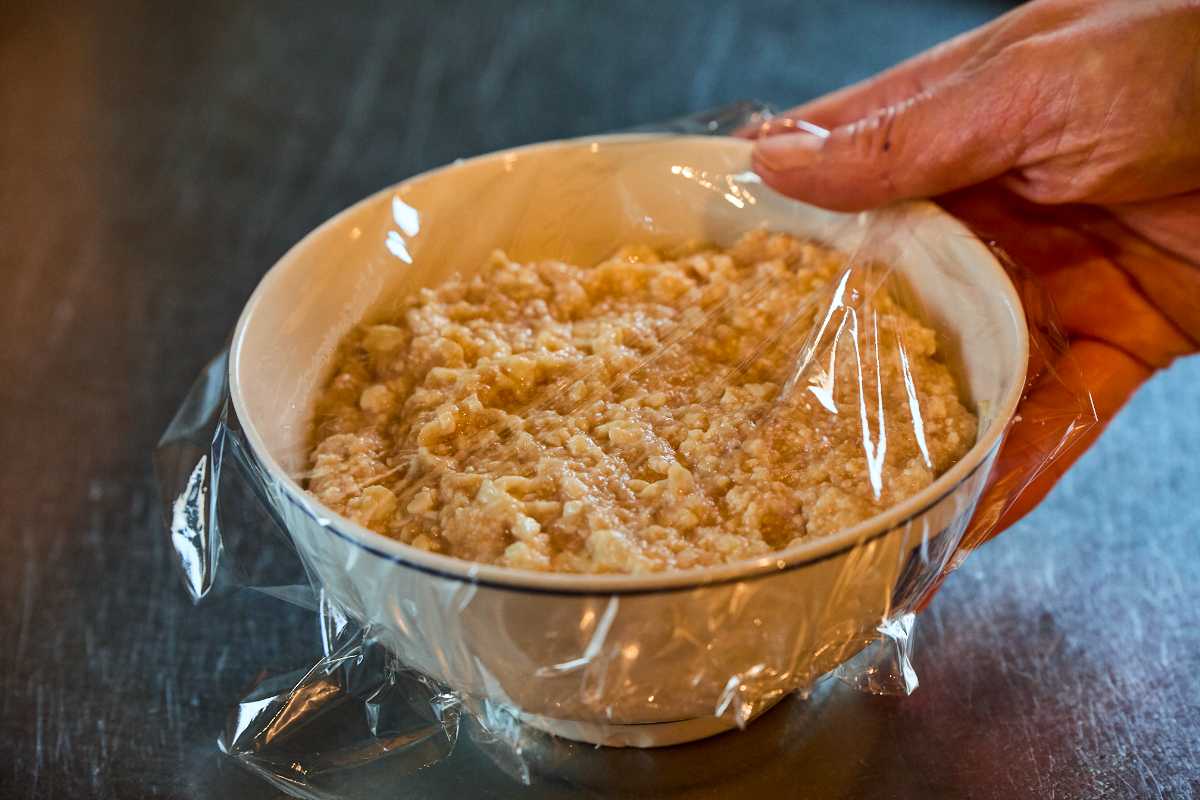 【ツレヅレハナコさんのおつまみレシピ 日本酒編】「豆腐と鶏のふんわりレンチン蒸し」