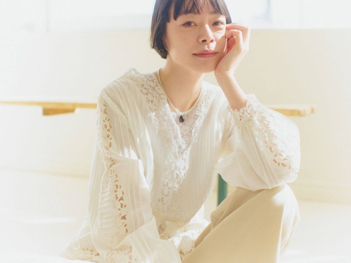 モデルKanocoさんが着こなす!甘さを引き算した、大人のレースコーデ