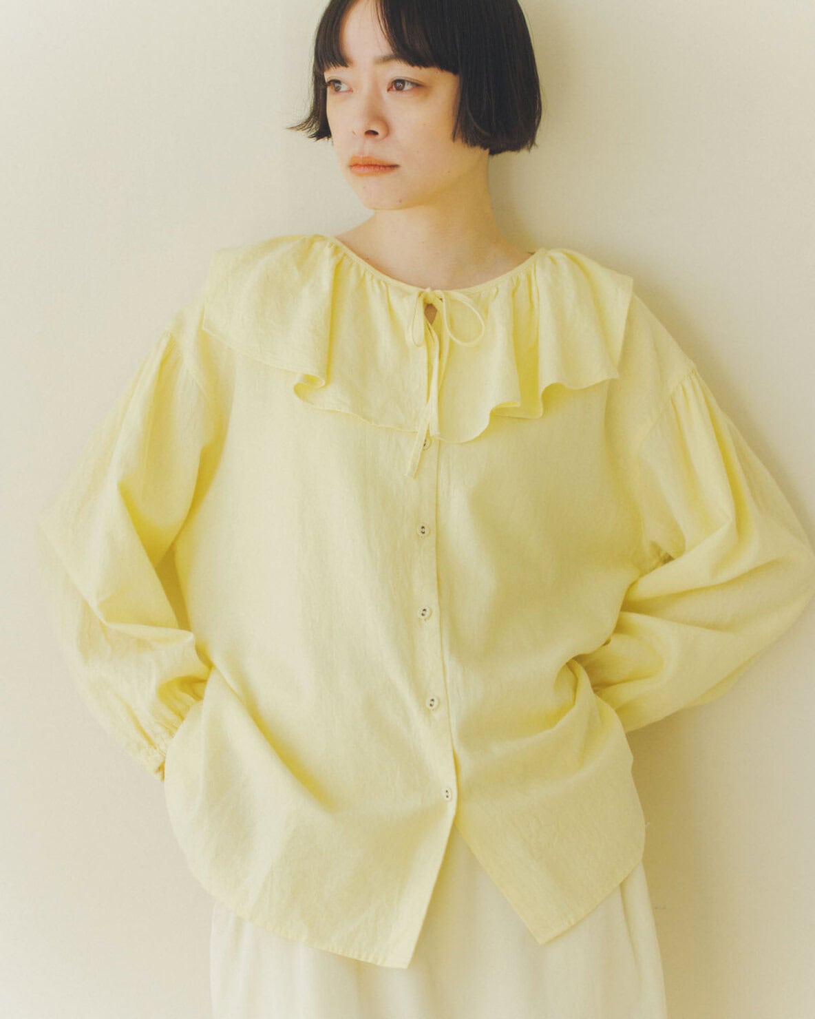 Samansa Mos2のブラウスを着こなし