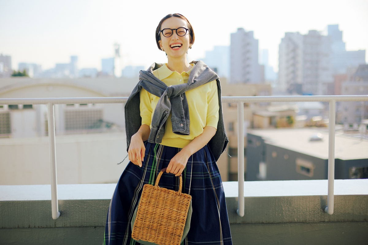 Traditional Weatherwearのポロニットを高山都さんが着こなし