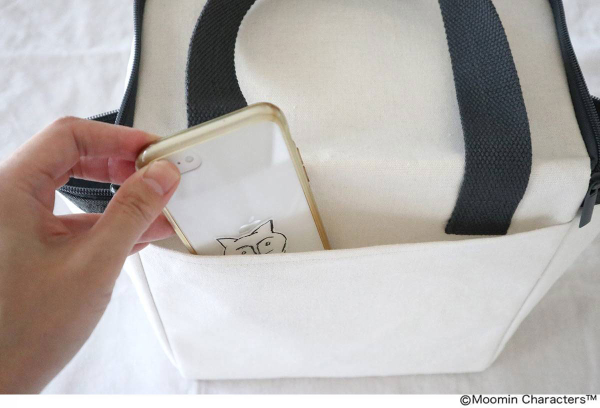 リンネル7月号付録 ムーミンお出かけ保冷バッグの背面ポケット