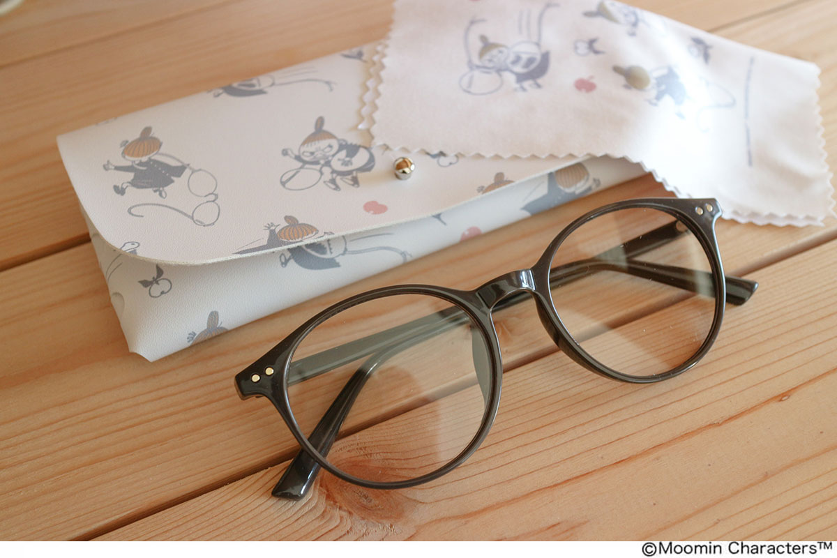 リンネル7月号増刊付録のムーミンの調光サングラス、ケース、眼鏡ふきセット