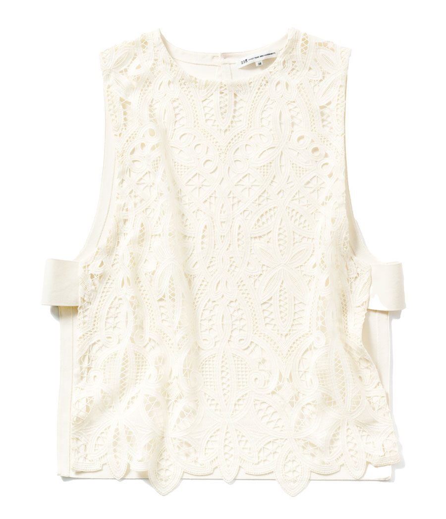 オンワード樫山の上品なニットベスト