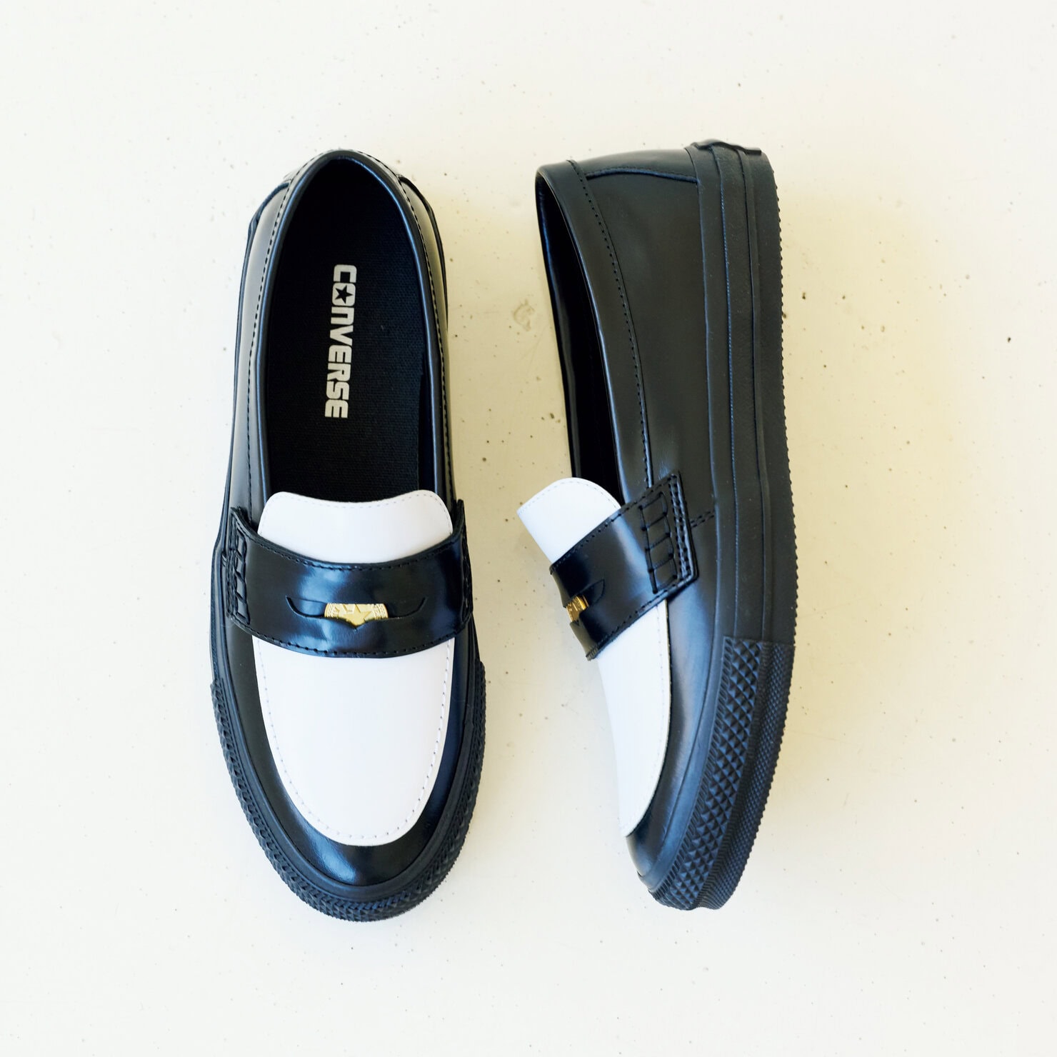 CONVERSEのローファー