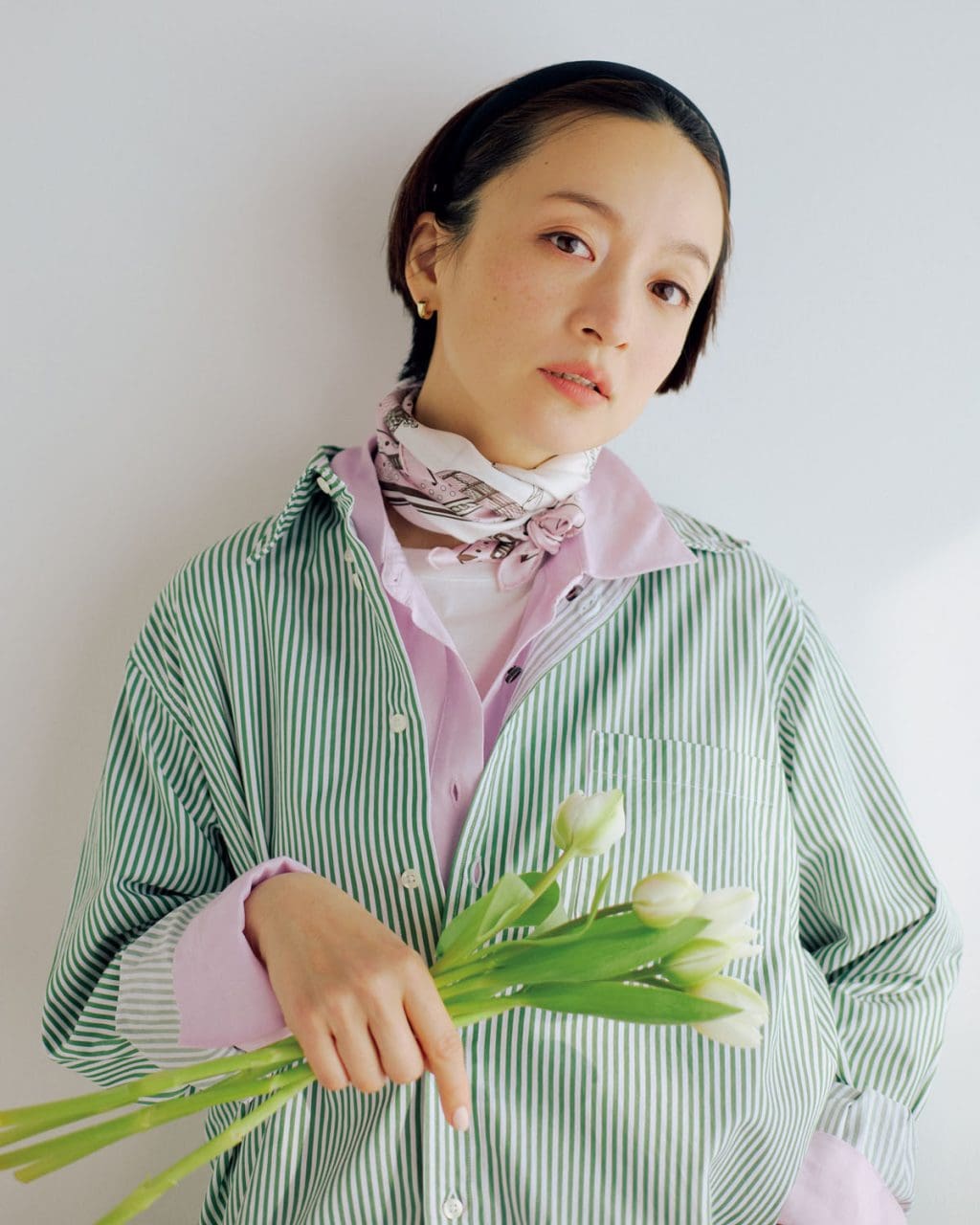 春のトレンド【ストライプシャツのおすすめアイテム&コーディネート】 高山都さんが着こなす、大人なシャツ