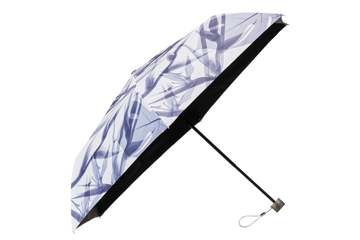 ウォーターフロントの晴雨兼用傘 memorif. 全天候¥3,300 大人かわいいデザイン