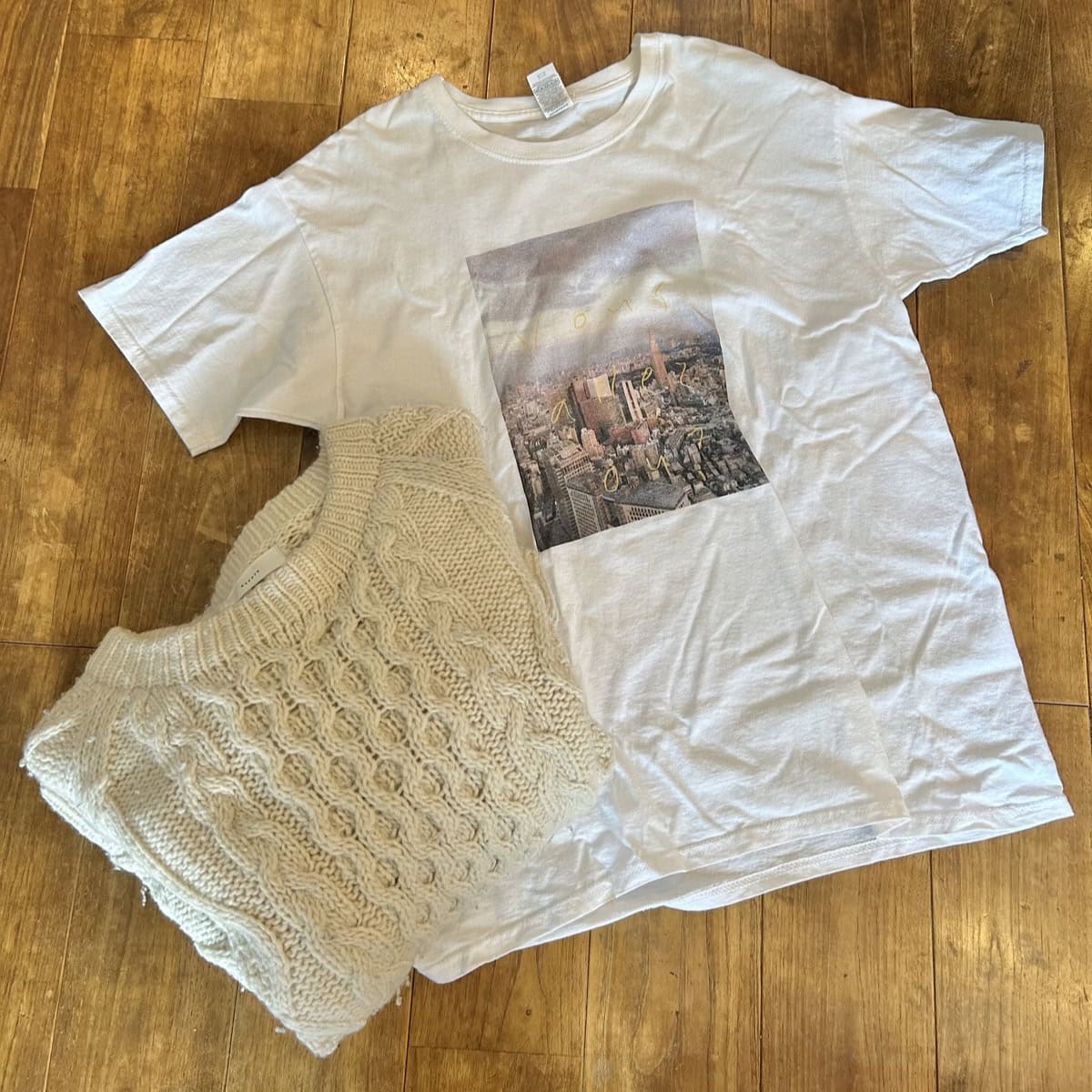 衣替えで手放したTシャツとニット