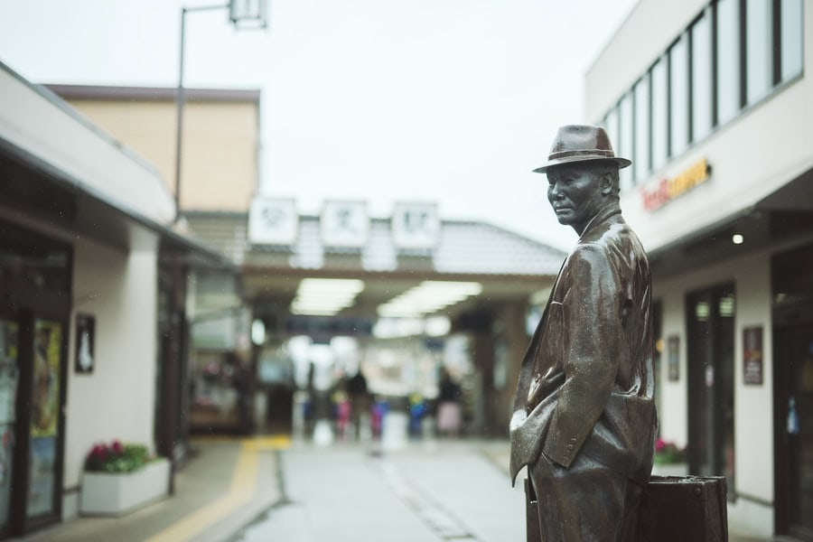 寅さん像が待つ柴又駅