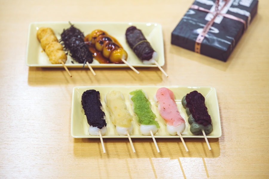 亀家本舗の色とりどりの団子