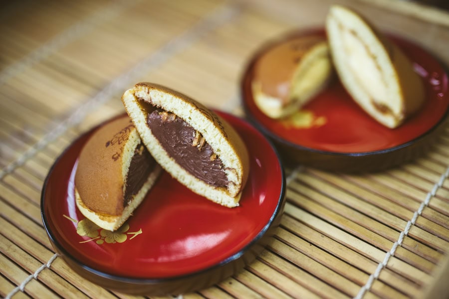 柴又のい志い「チョコレート寅”焼き」と「キャラメルカスタード寅”焼き」各350円