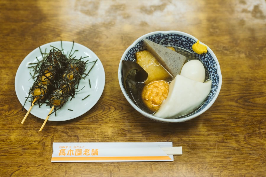 高木屋老舗の人気メニュー、磯おとめ600円とおでん700円