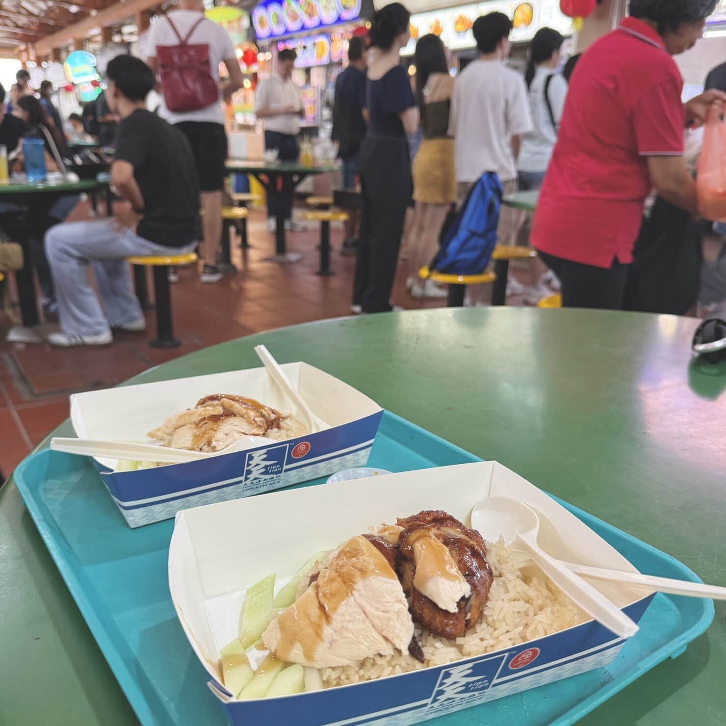 ホーカーで海南チキンライス