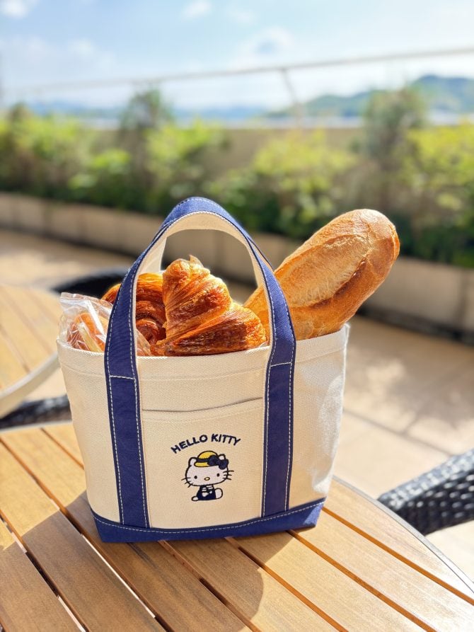 【ハローキティ付録ランチトートの使用レビュー】夏スタイルの刺しゅうがかわいい！ 買い物に仕事に大活躍！