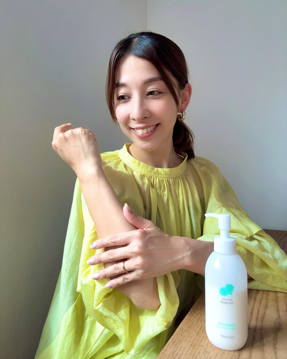 汗でべたつく夏にサラッとひんやりボディジェル。カレンデュラ花束ボディジェル リフレッシュハーブ 200mL