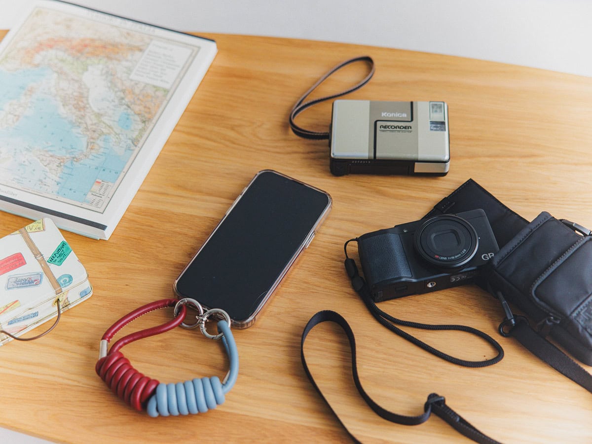 阿久津ゆりえさんの旅の必需品:フィルムカメラとリコーGRとiPhone