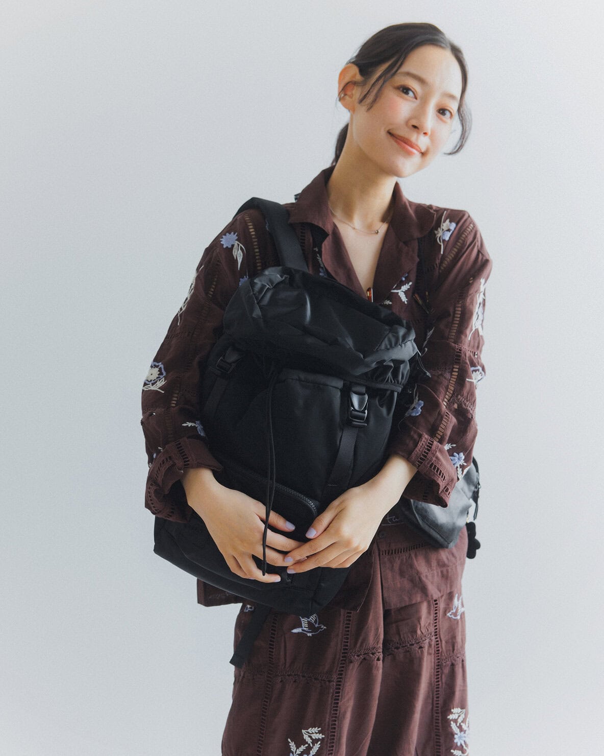 阿久津ゆりえさんの旅リュックとコーディネート