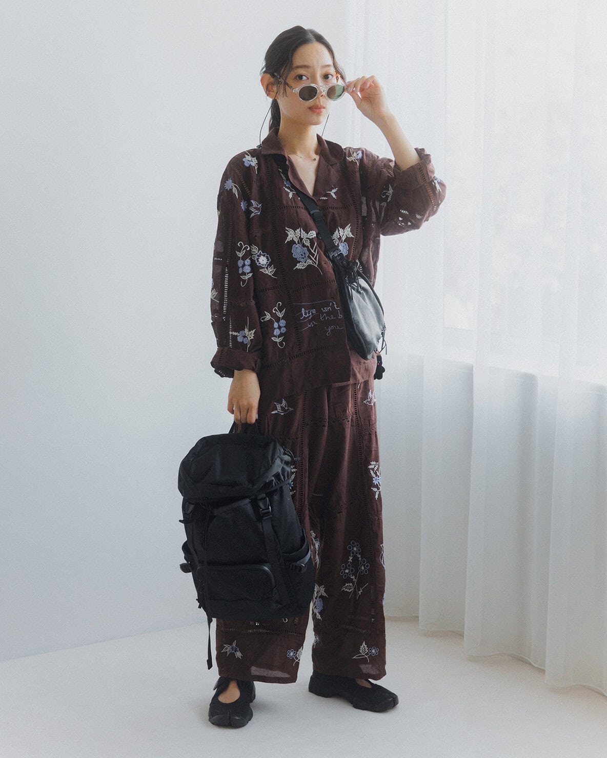 阿久津ゆりえさんの旅リュックとコーディネート