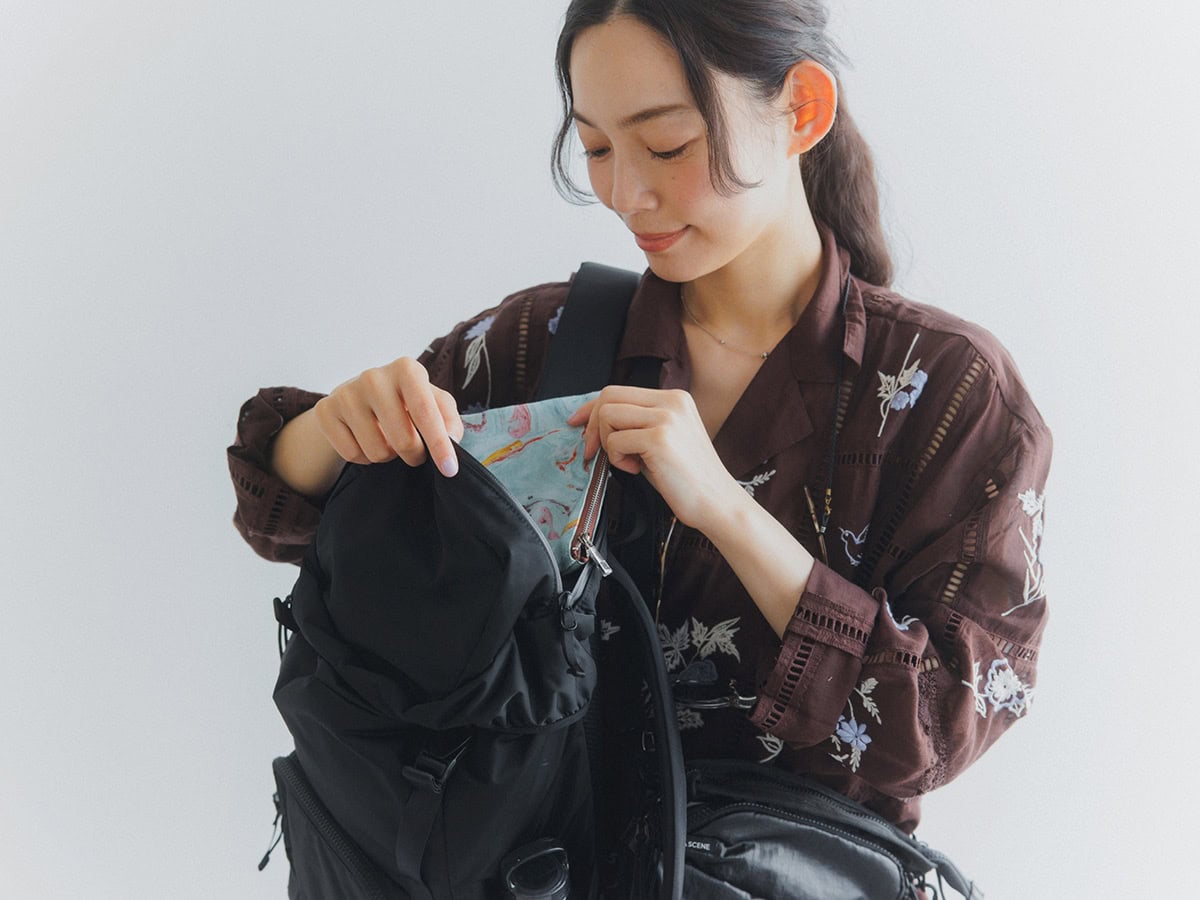 阿久津ゆりえさんの旅リュックと必需品:〈RAMIDUS(ラミダス)〉のBACKPACK (S)