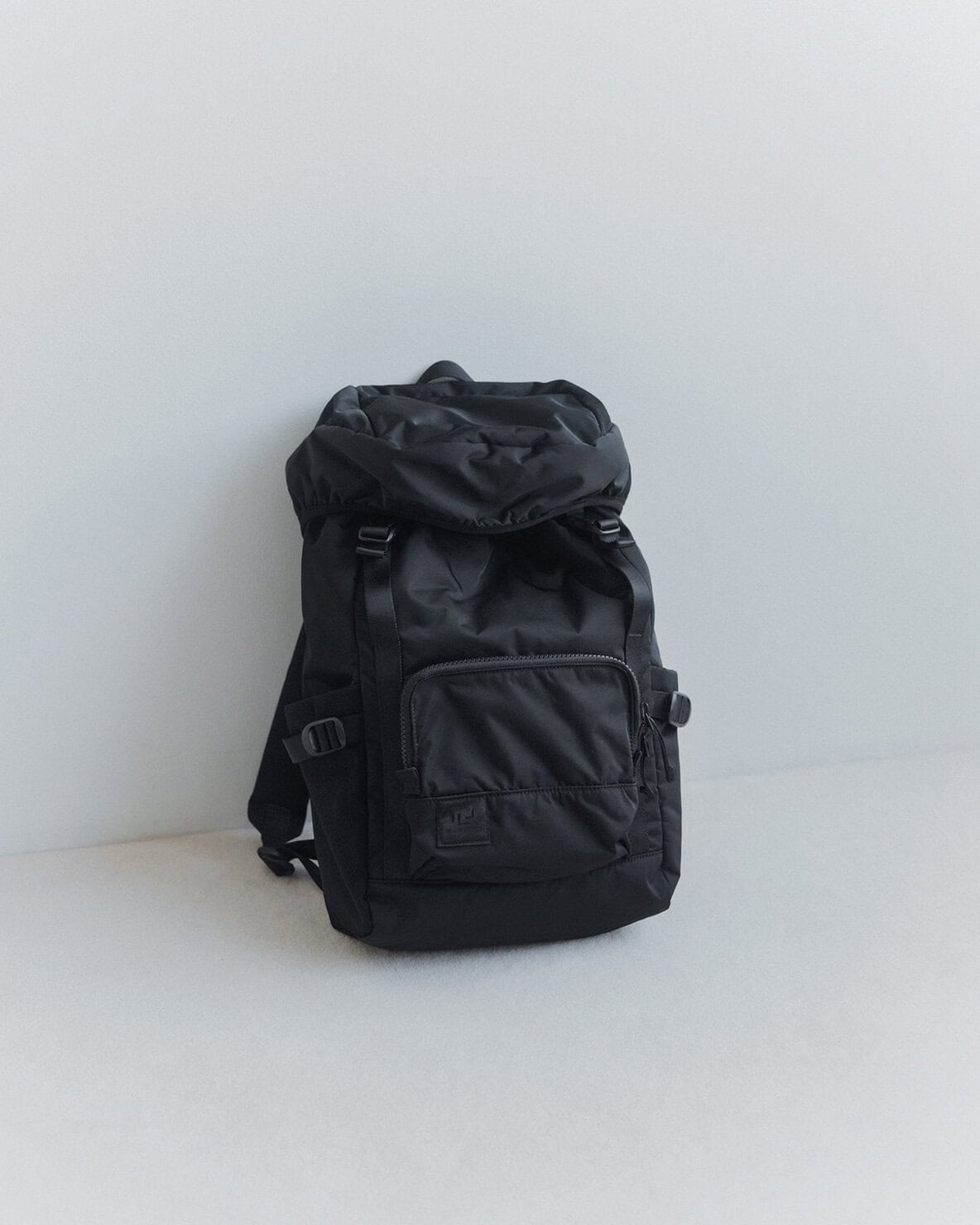 阿久津ゆりえさんの旅リュックと必需品:〈RAMIDUS(ラミダス)〉のBACKPACK (S)