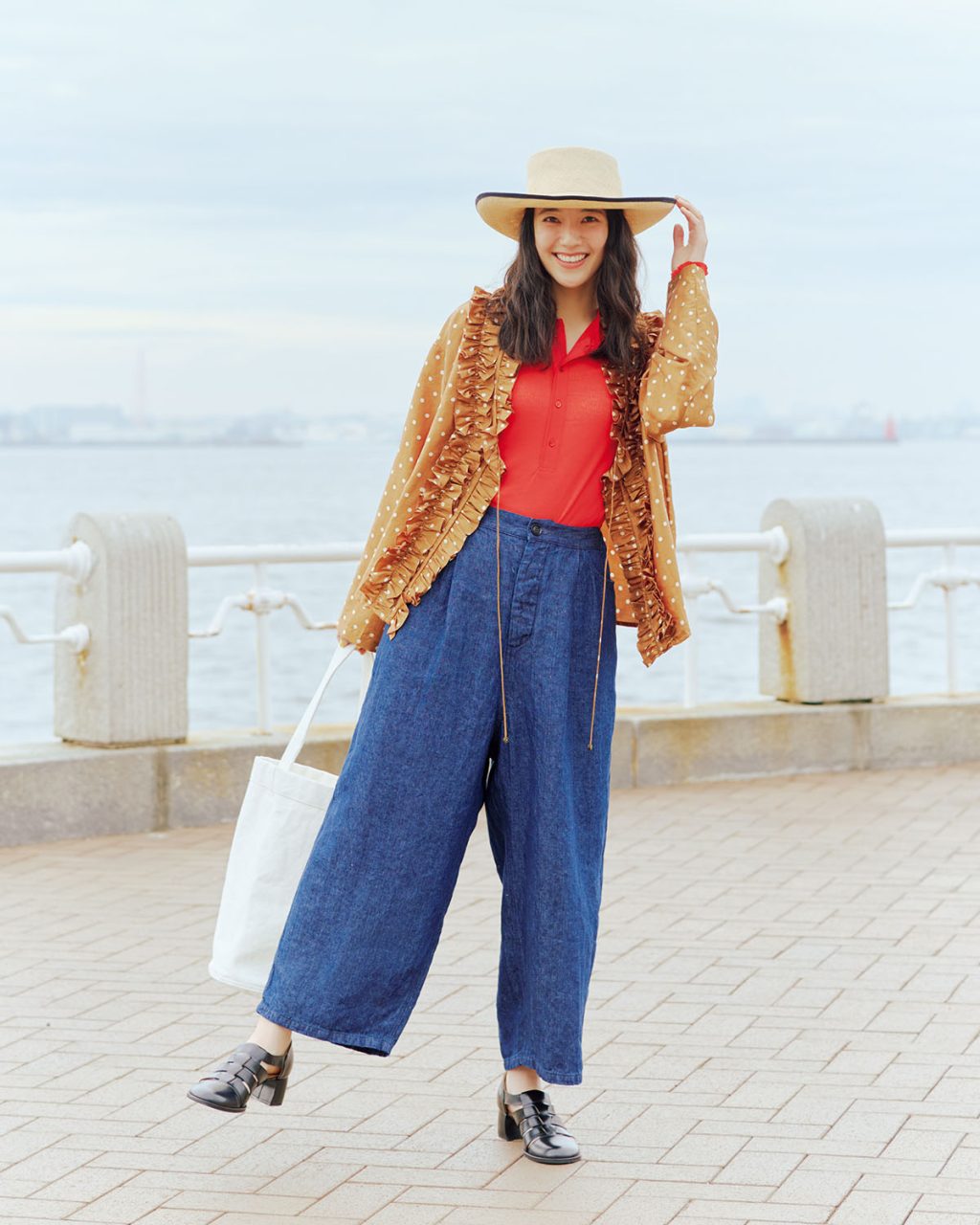 【大人の涼感デニムコーデ】夏本番は“薄軽”素材が万能! 軽やかでシルエットもきれいな一本