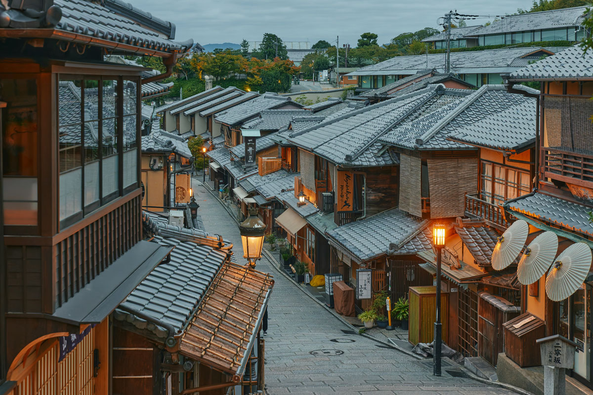 京都・清水寺参道の入口にある、無印良品が手がける地域体験型の宿泊施設「MUJI BASE KYOTO kiyomizu」