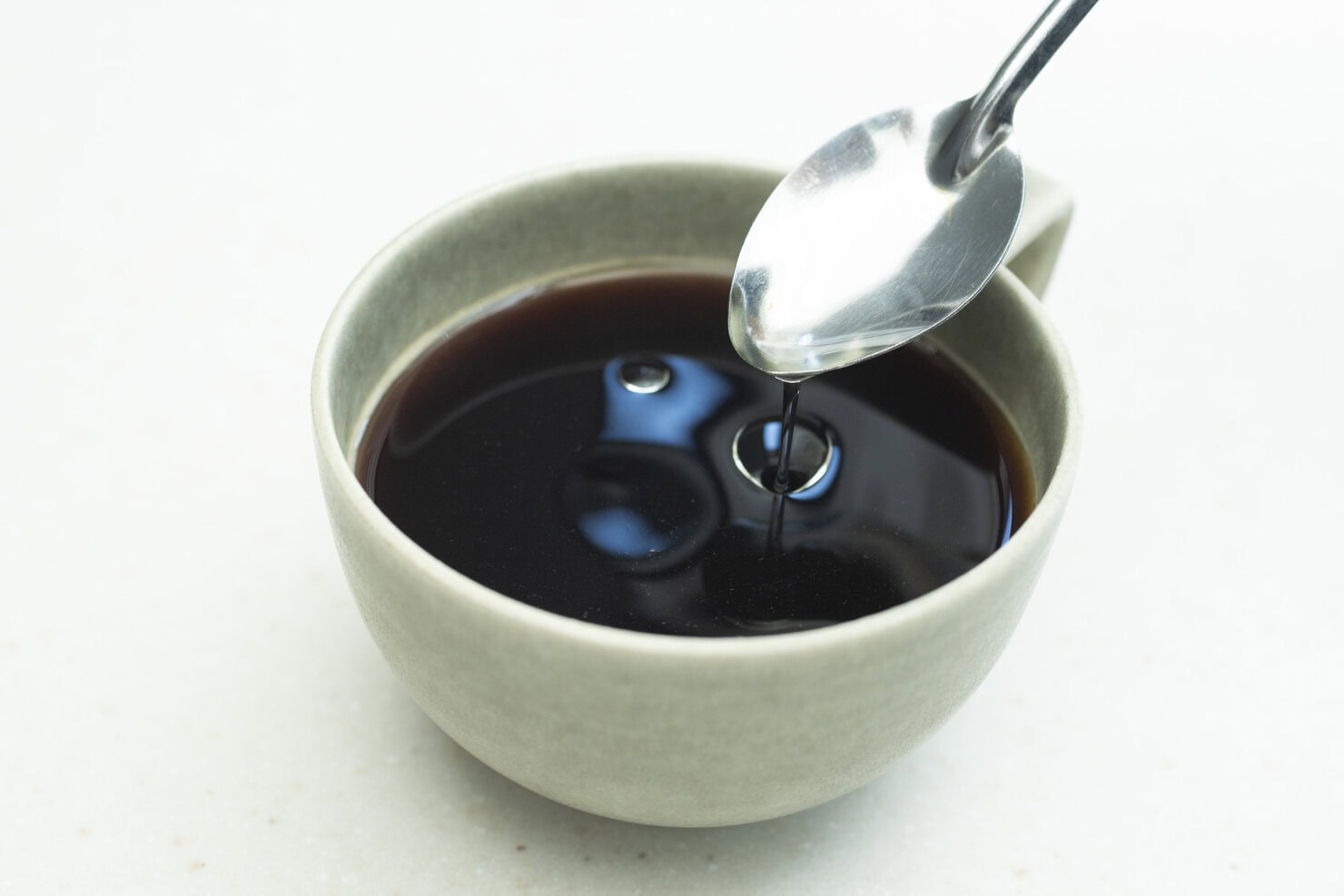 大久保愛さんおすすめココナッツオイル活用法／コーヒーにエクストラバージンタイプをプラスして