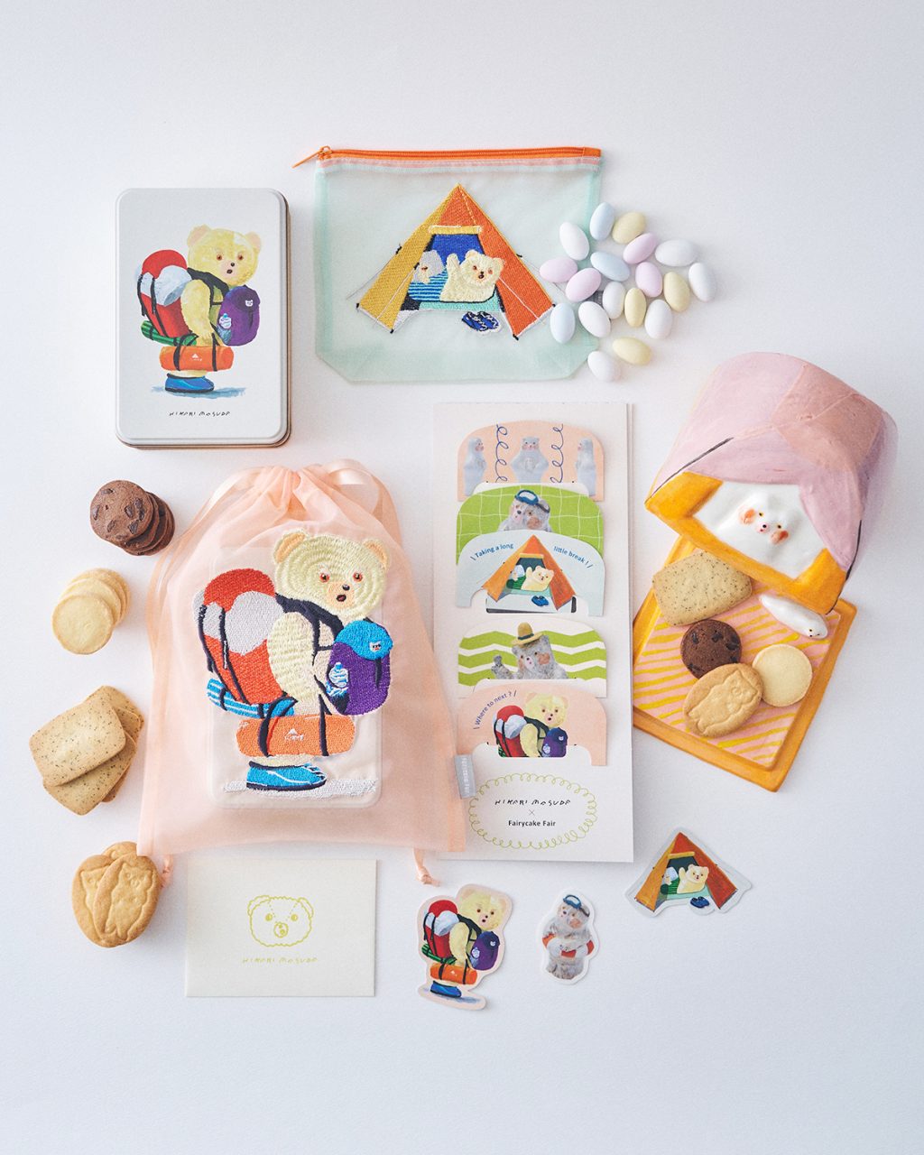 くまちゃんの、すこし長い旅のコンプリートセット 陶器×1点、ビスケット缶、刺しゅう巾着、ドラジェと刺しゅうポーチのセット、フックティー（5袋）、ステッカーセット×各1個