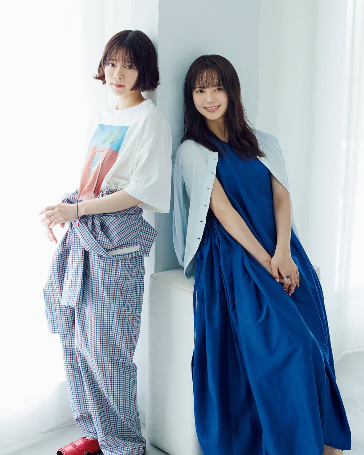 杉咲花さんのTシャツコーディネートと多部未華子さんのワンピースコーディネート　リンネル2026年8月号表紙インタビュー