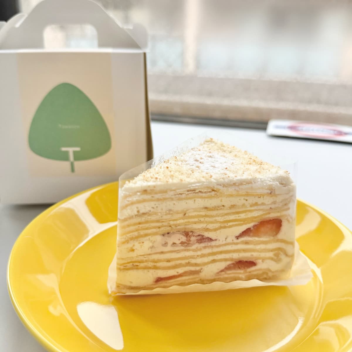 タワニコいちごミルククレープ