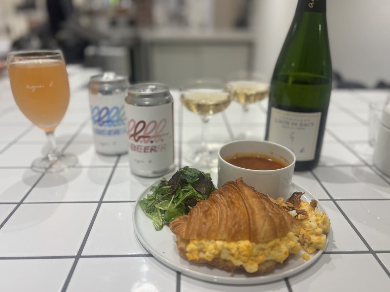 アニエス・ベーカフェ「クロックムッシュ&ビア、シャンパン」