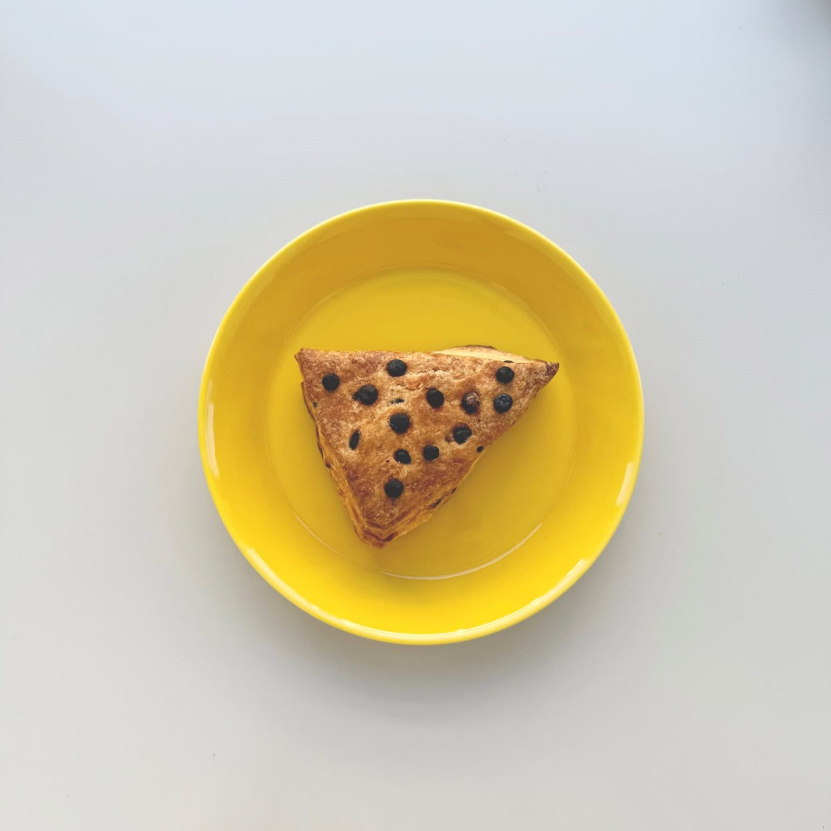 ベッカライキュイソンオオサカのチョコチップスコーン