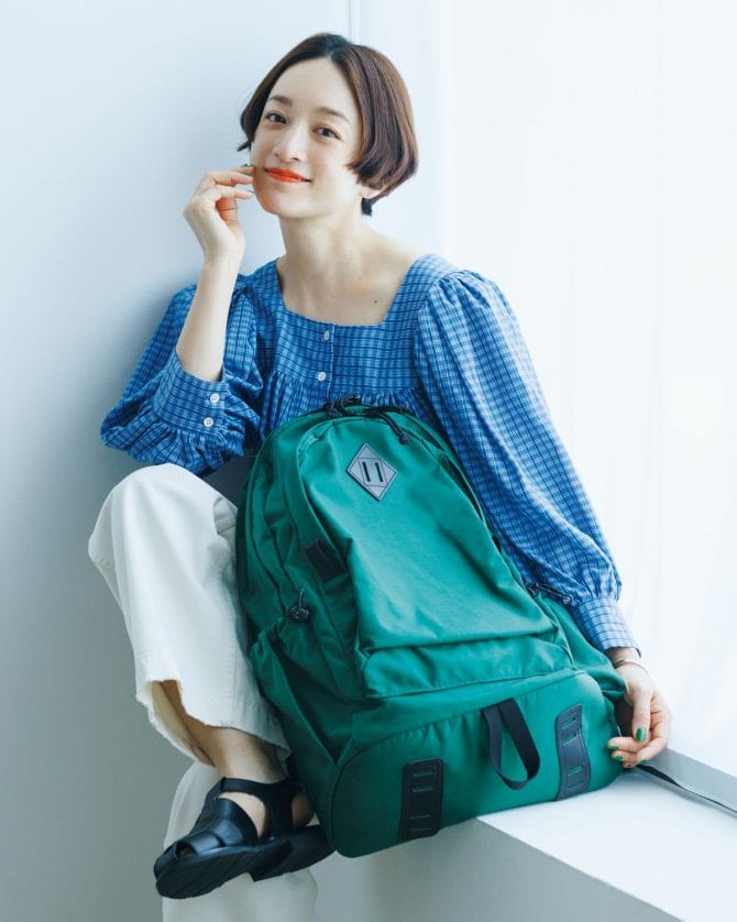 BEAMS PLUSのリュックを高山都さんがコーディネート