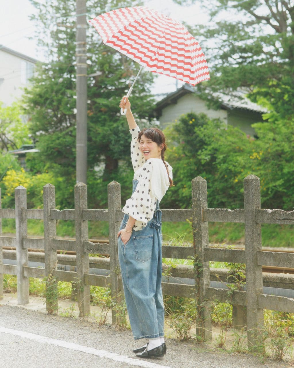 【大人女性におすすめの晴雨兼用傘】 梅雨も猛暑もこれ一本! コーデのアクセントにもなるおしゃれな傘をピックアップ!