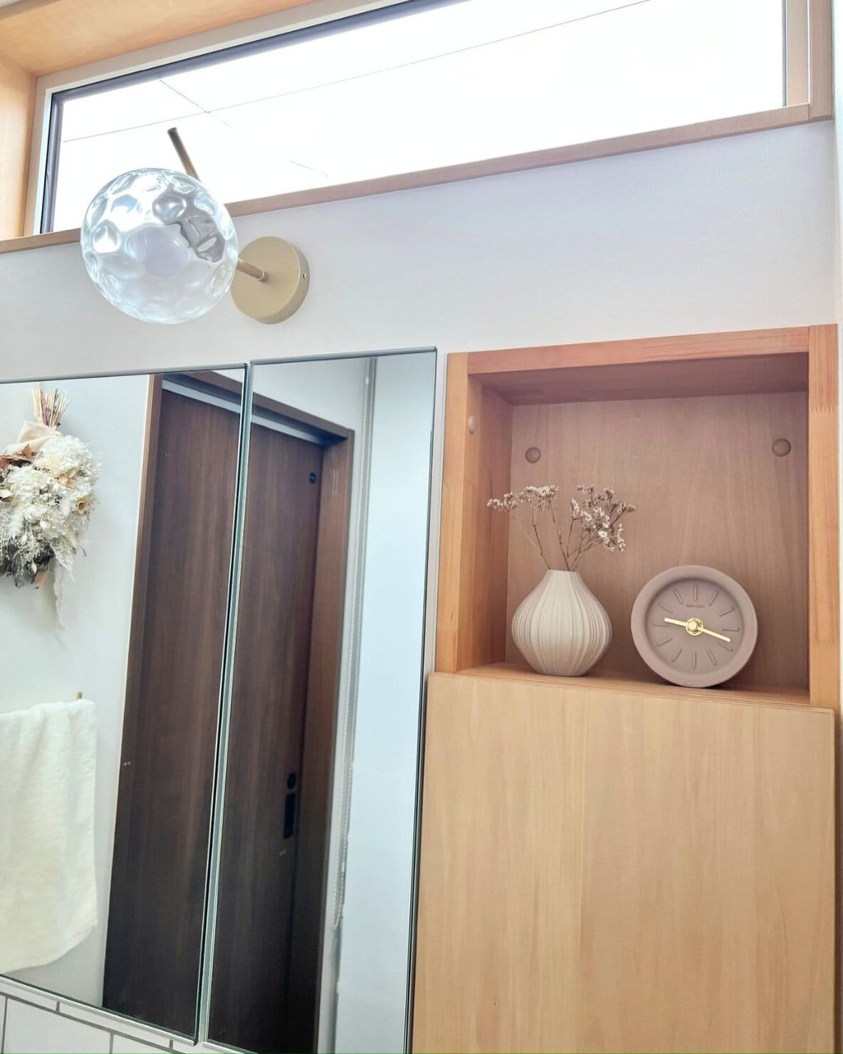 洗面所収納の造作飾り棚