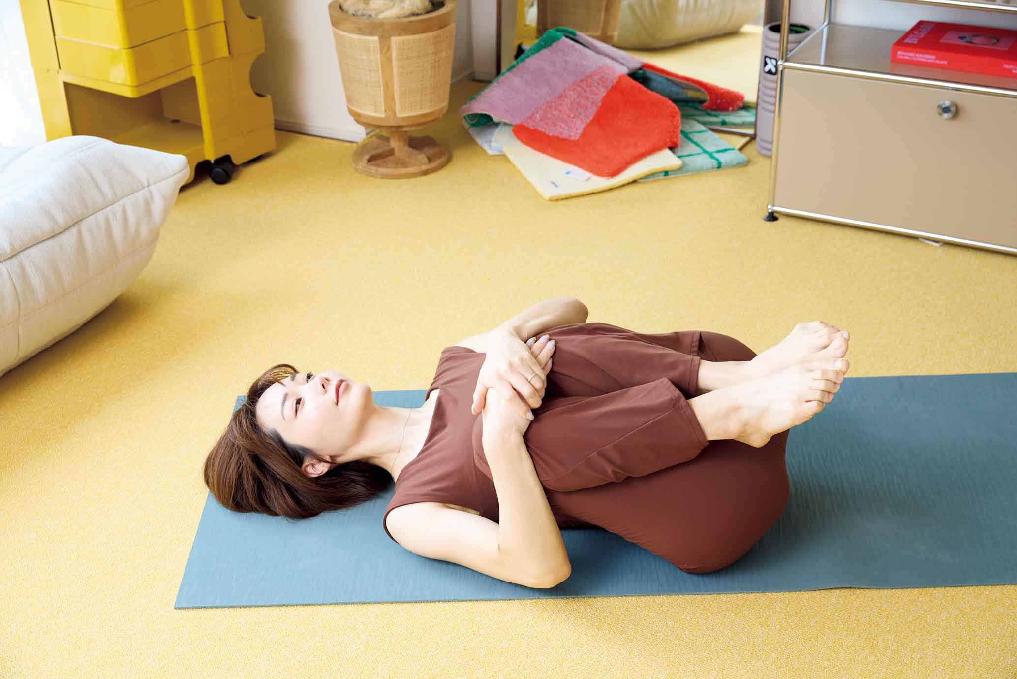 寝る前・寝ながらストレッチのやり方 快眠・副交感神経が整う