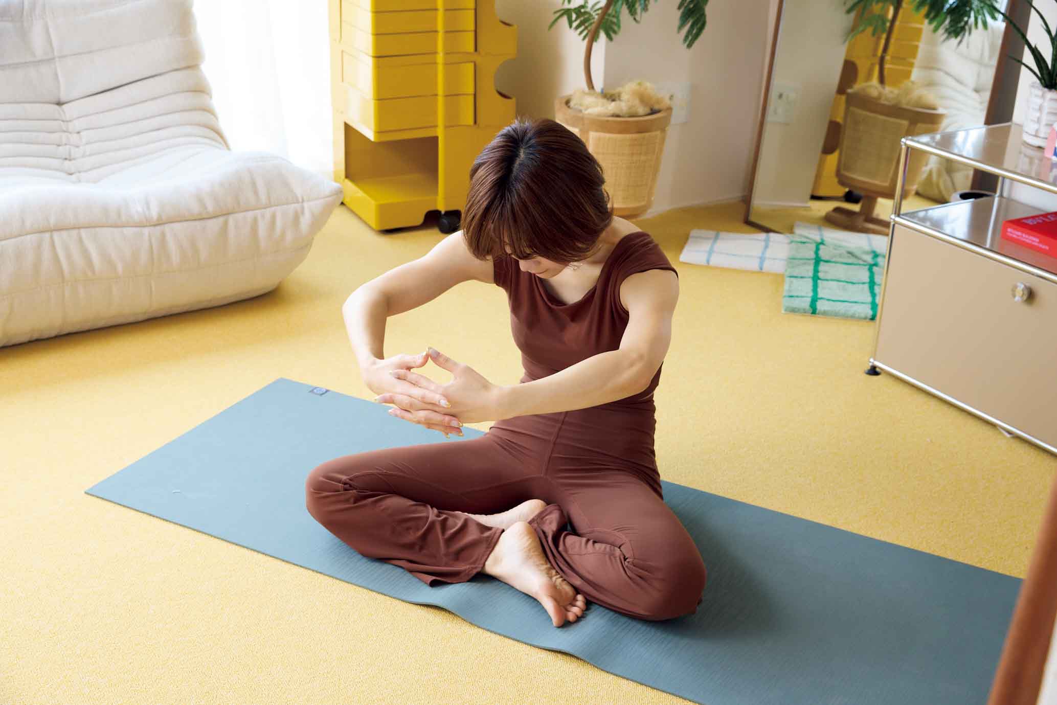 肩甲骨・背中のストレッチのやり方 スマホ首・巻き肩改善・代謝アップ