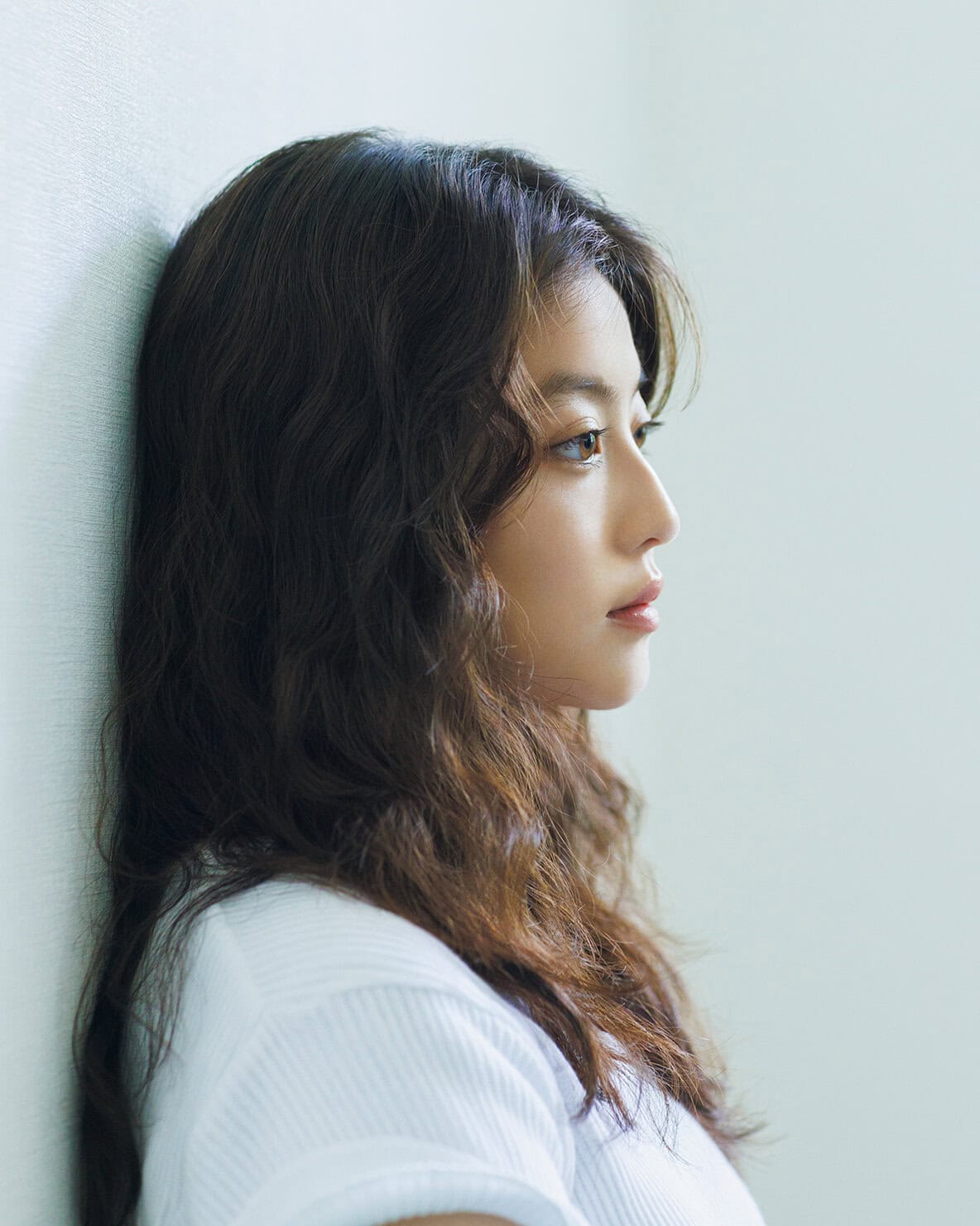 白Tシャツコーディネートの今田美桜さん リンネル2026年9月号表紙インタビュー