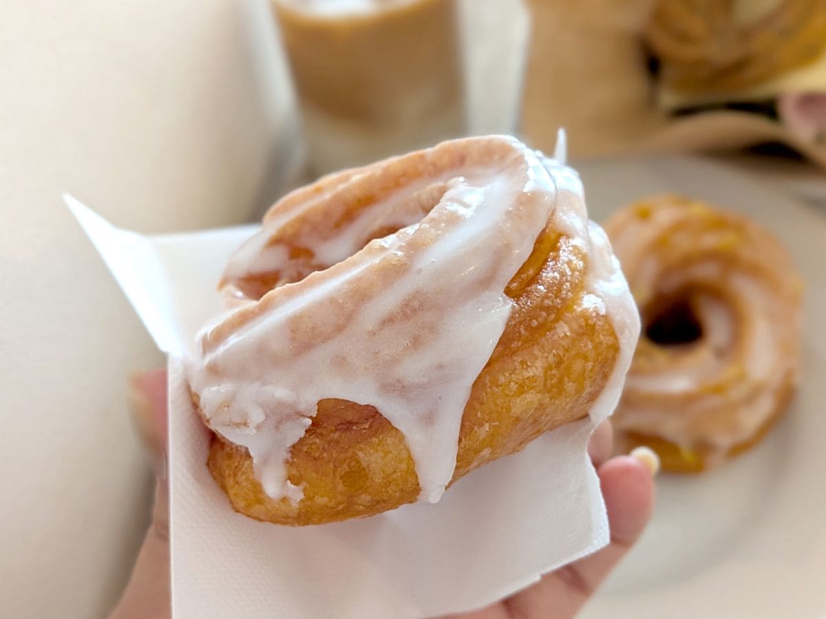 東京・目黒のtaik bake & coffee タイク ベイク&コーヒーで開催された長野県のナグモドーナツのポップアップ。揚げたてフレンチクルーラー ラム