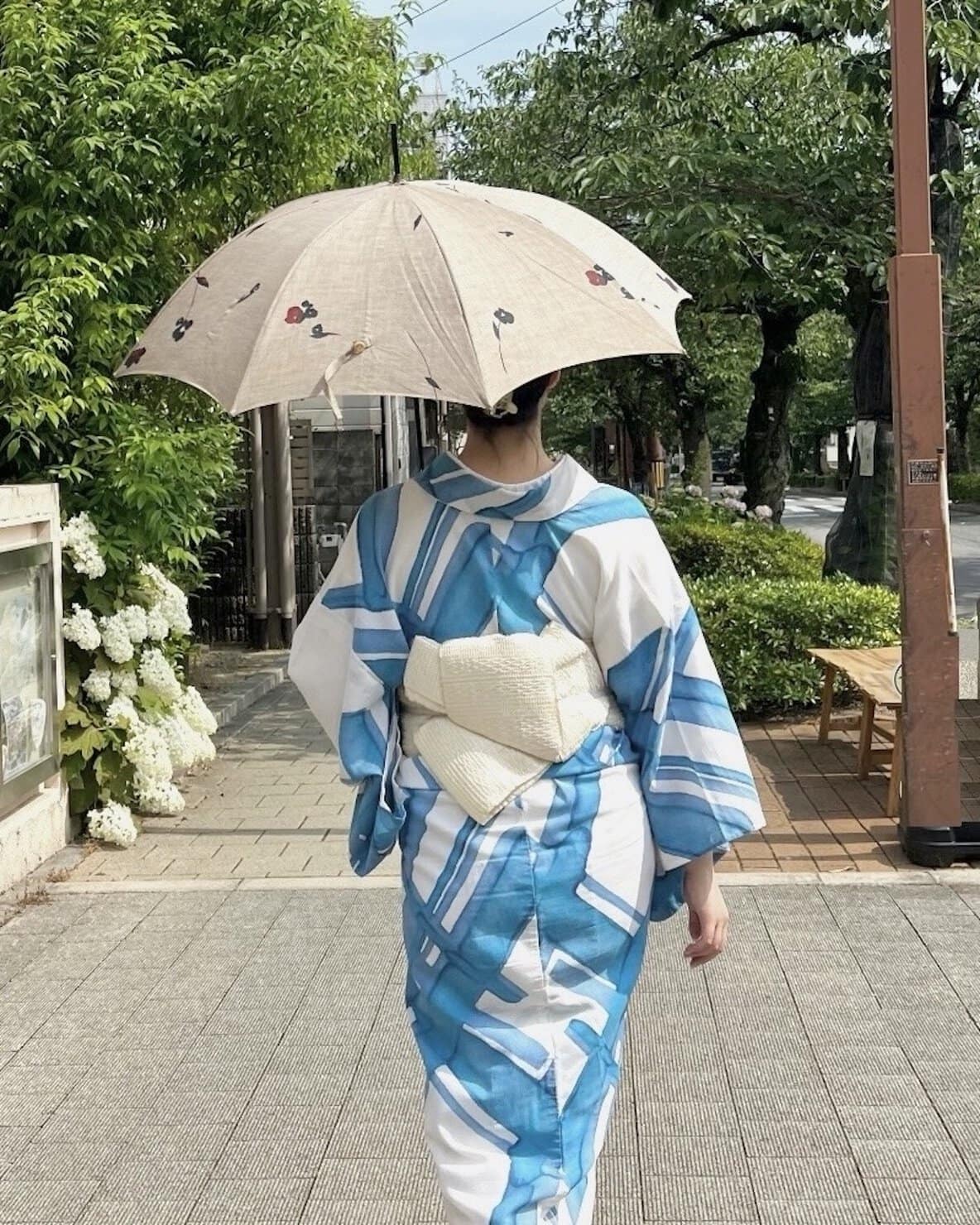 水色の浴衣に白の帯で吉弥結び