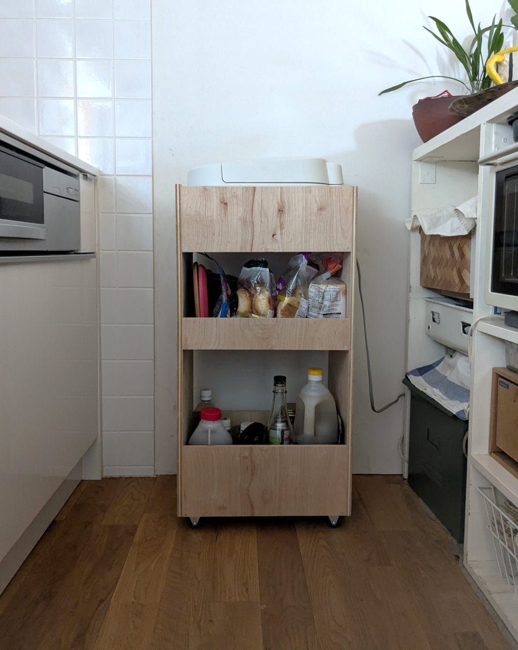 【わが家のキッチンワゴンDIY実例】 炊飯器を目立たせず、すっきり配置。「あったらいいな」を形にしたオリジナルのキッチンワゴン