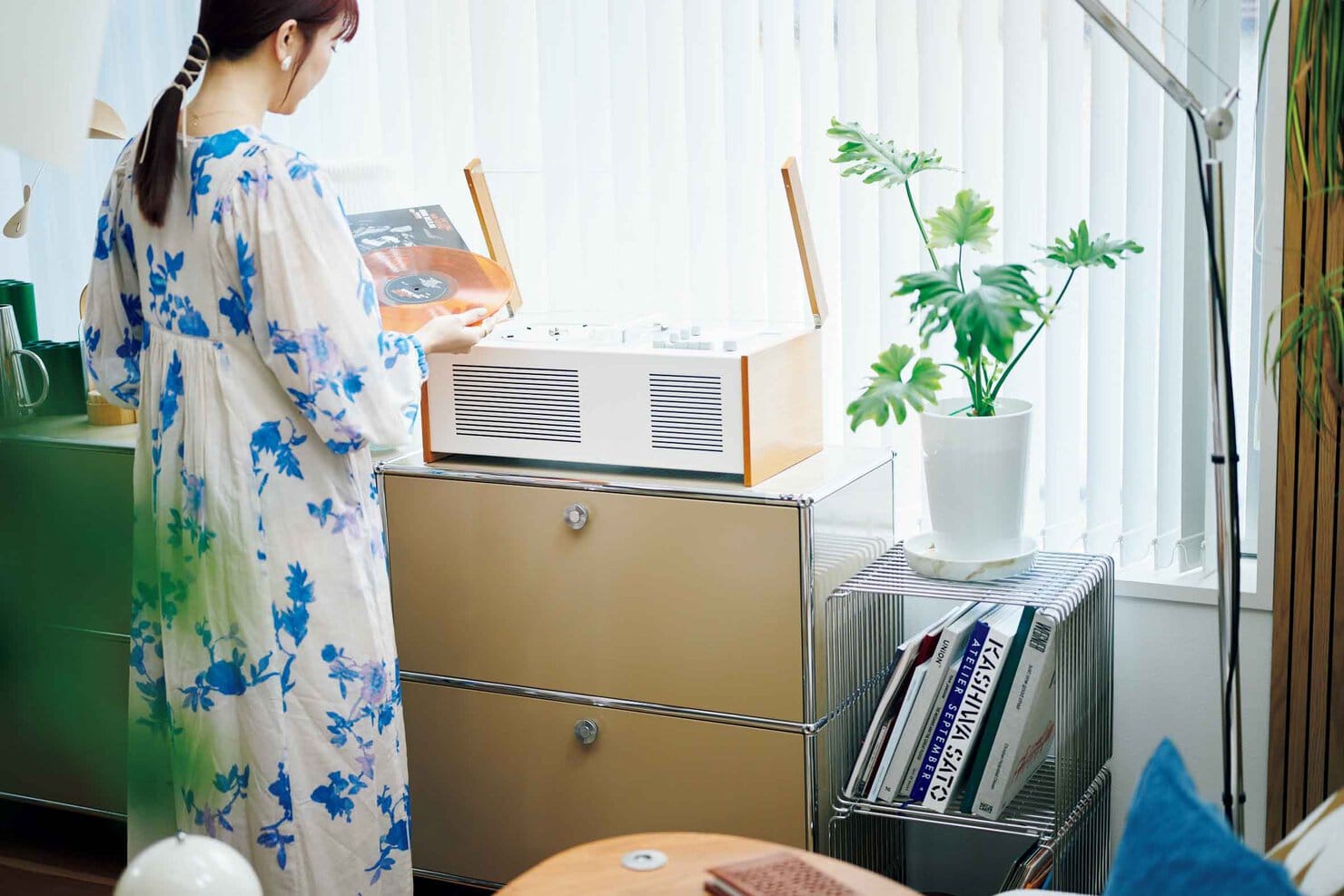 丁寧な暮らし 収納アイデア④リビングにはインテリアにもなる本棚を