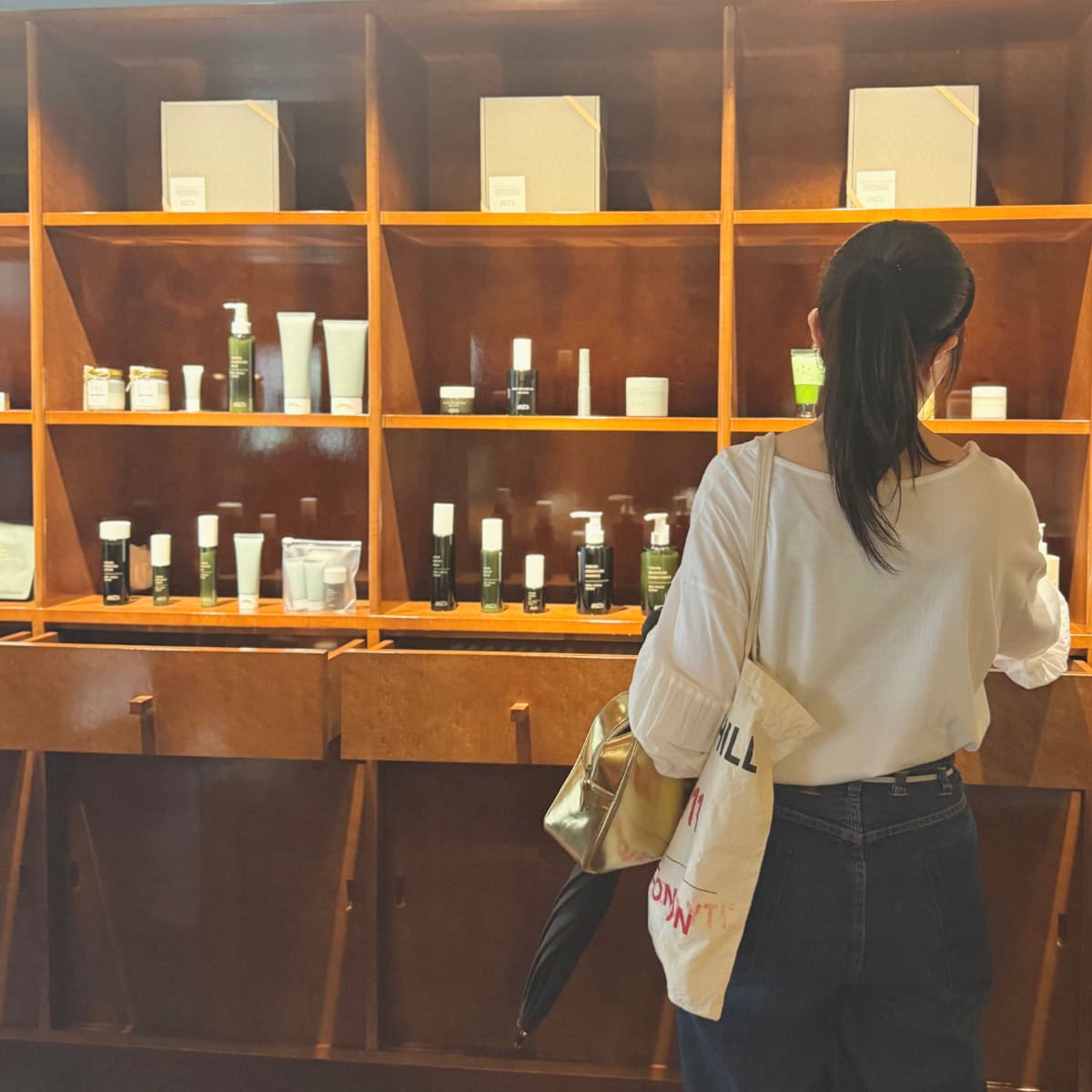OSAJIの新しいお店、「お匙 京都」店内、コスメコーナー
