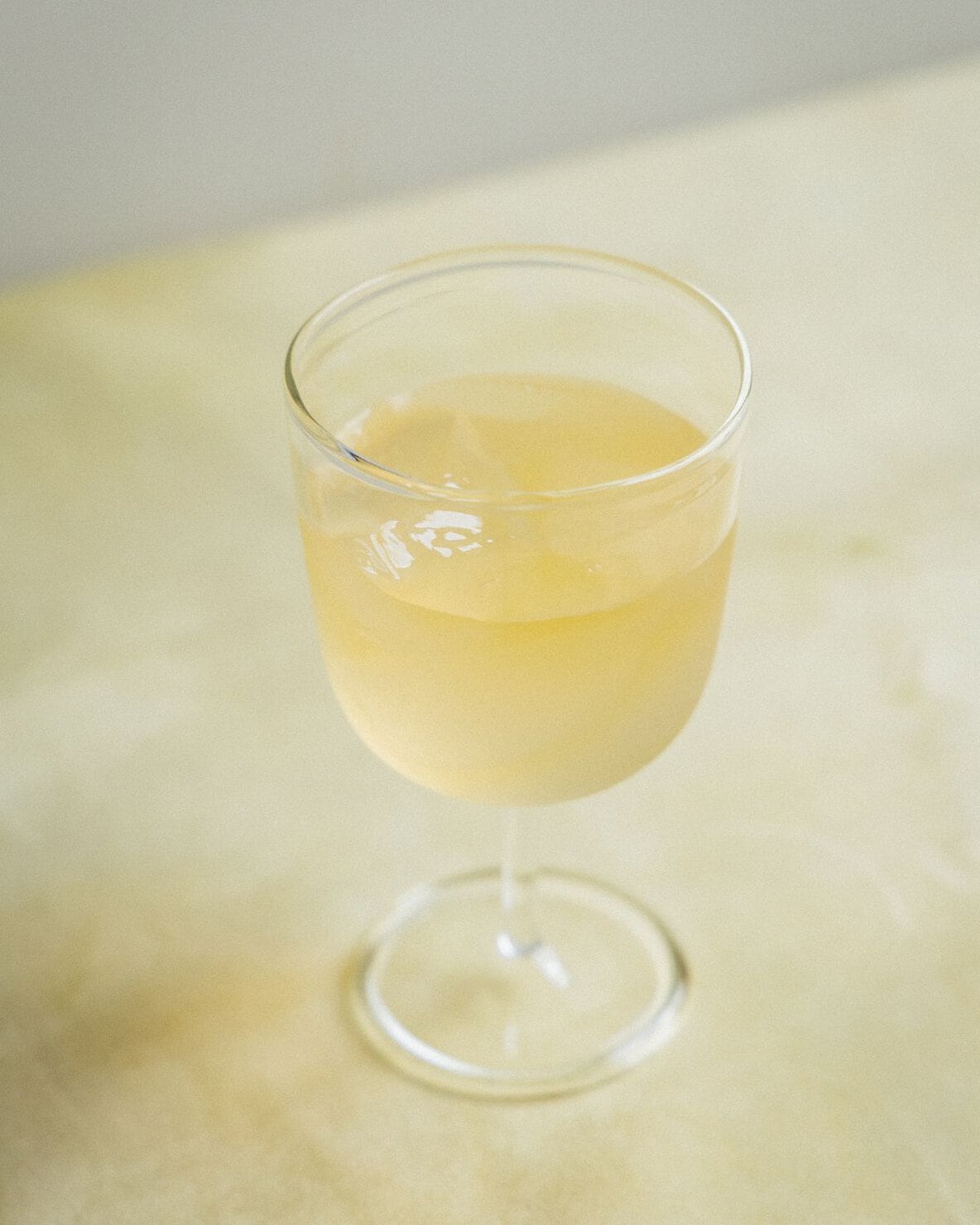 おうちでできる梅酒ゼリーのレシピ。緑茶でほろ苦さをプラスして大人のドリンクに:高石紀子さんの「飲むゼリー」#01
