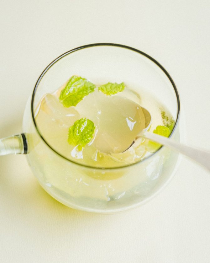おうちにある梅酒やお茶で作る!夏の喉がうるおう「飲むゼリー」のレシピ